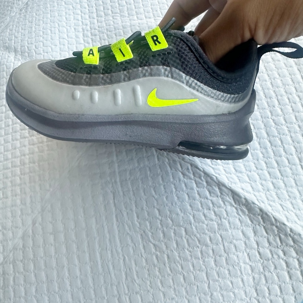 Nike air max Axis TD - Gray and Neon Yellow - 5C